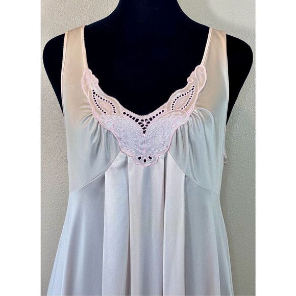 Vintage Vanity Fair Sexy Women's White Nightgown Small - Picture 3 of 13
